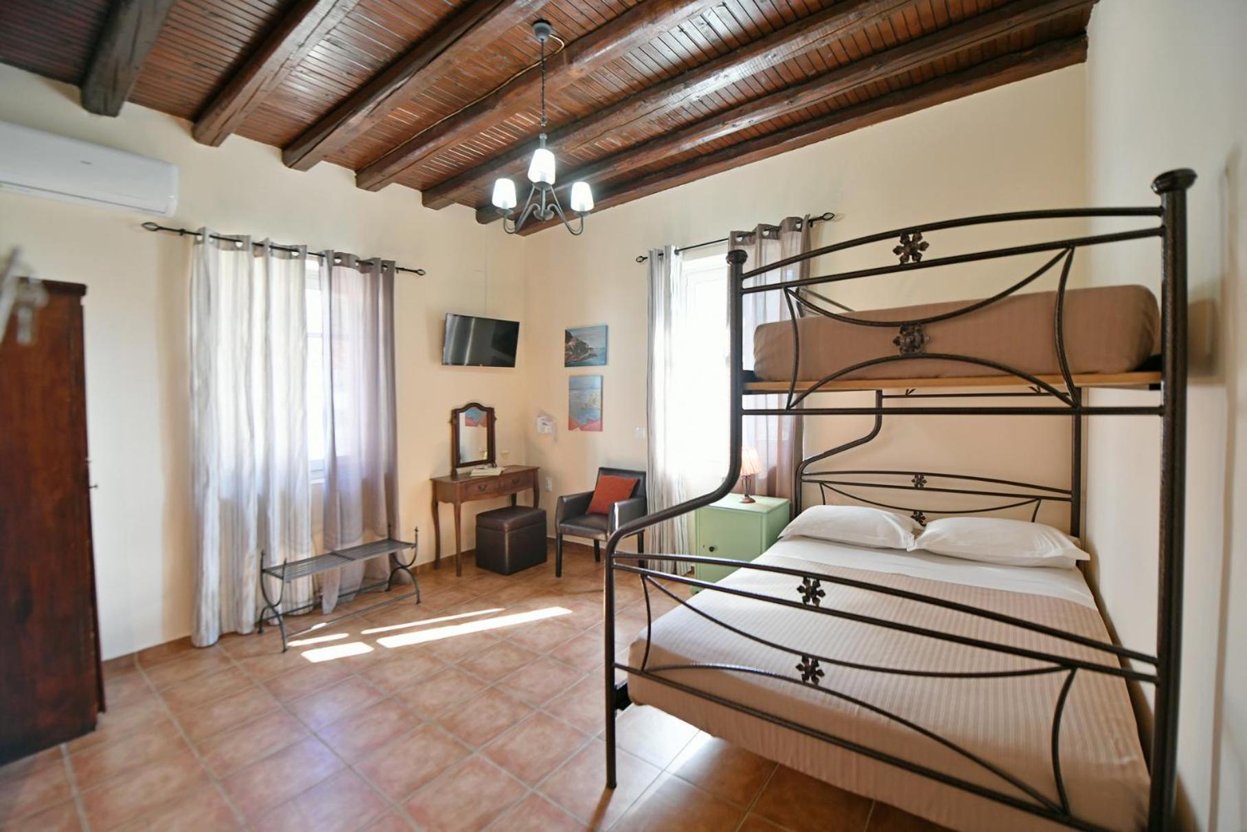 Athina Guesthouse Hydra  Exteriör bild
