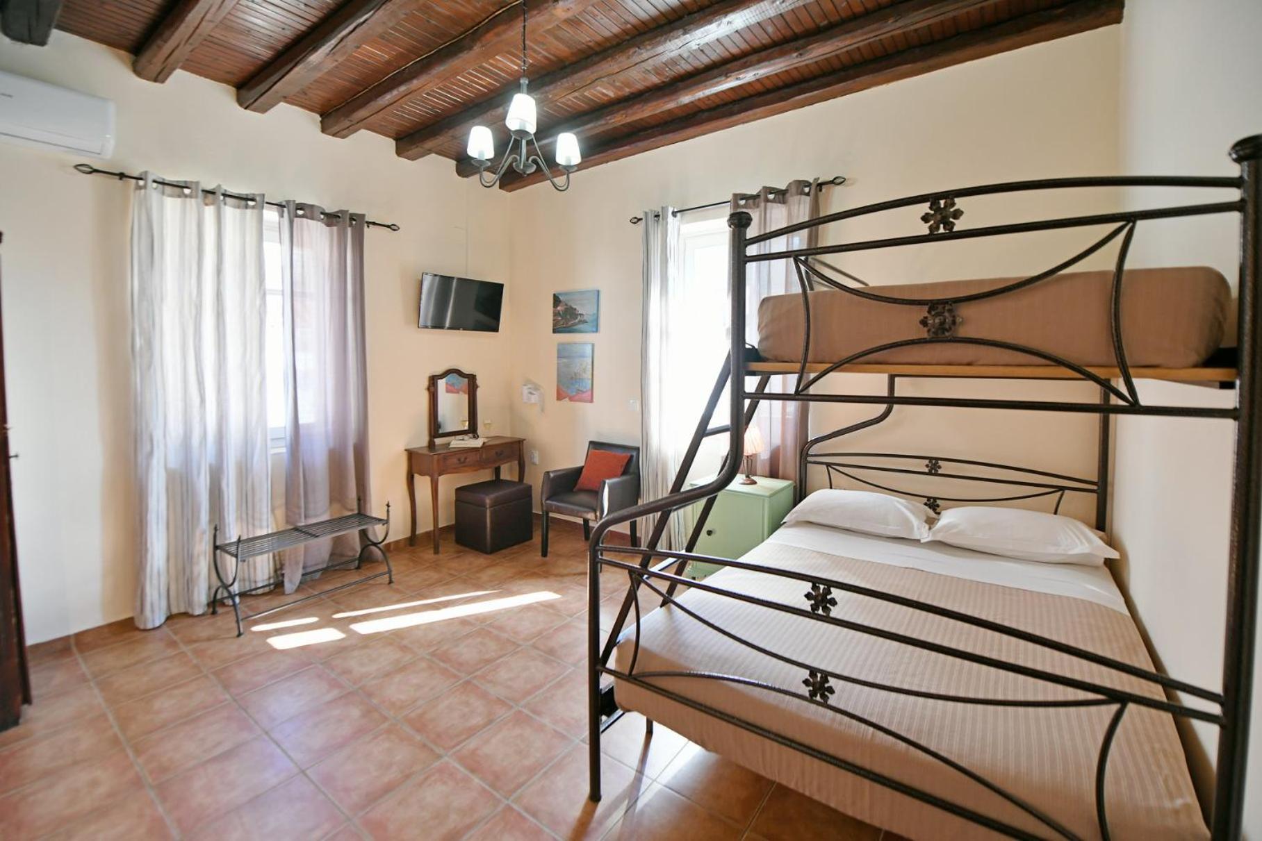 Athina Guesthouse Hydra  Exteriör bild