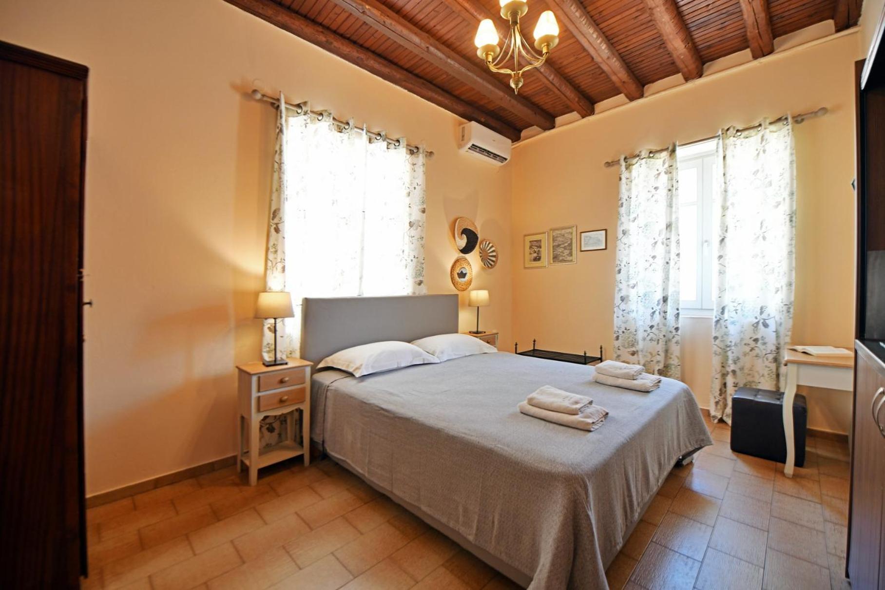 Athina Guesthouse Hydra  Exteriör bild